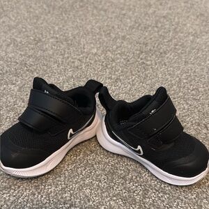 Nike Kids Black and White Sneakers
2C